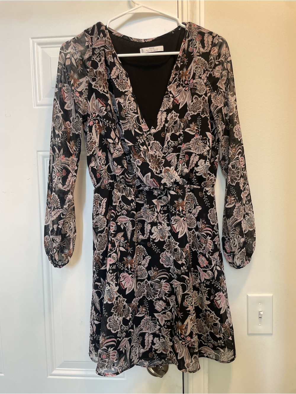 Womens Black Floral Long-Sleeve V-Neck Wrap Dress